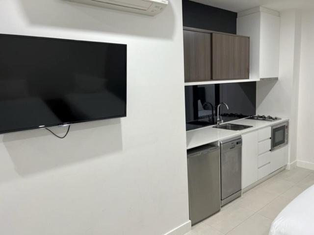 Whitehorse Apartments Hotel Бокс-Хилл Экстерьер фото