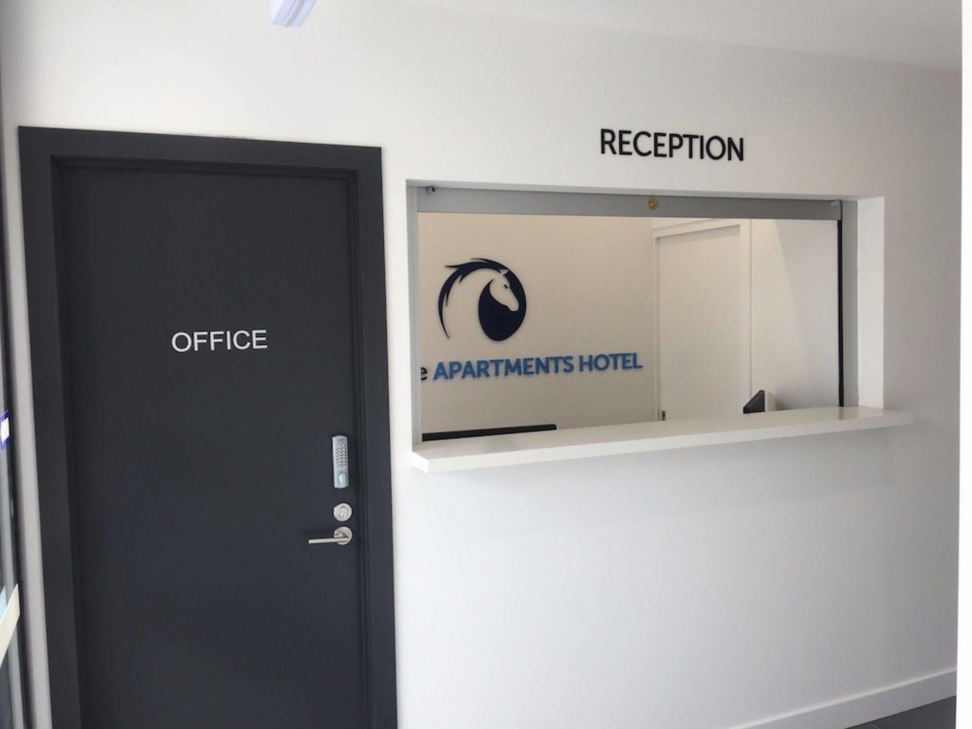 Whitehorse Apartments Hotel Бокс-Хилл Экстерьер фото