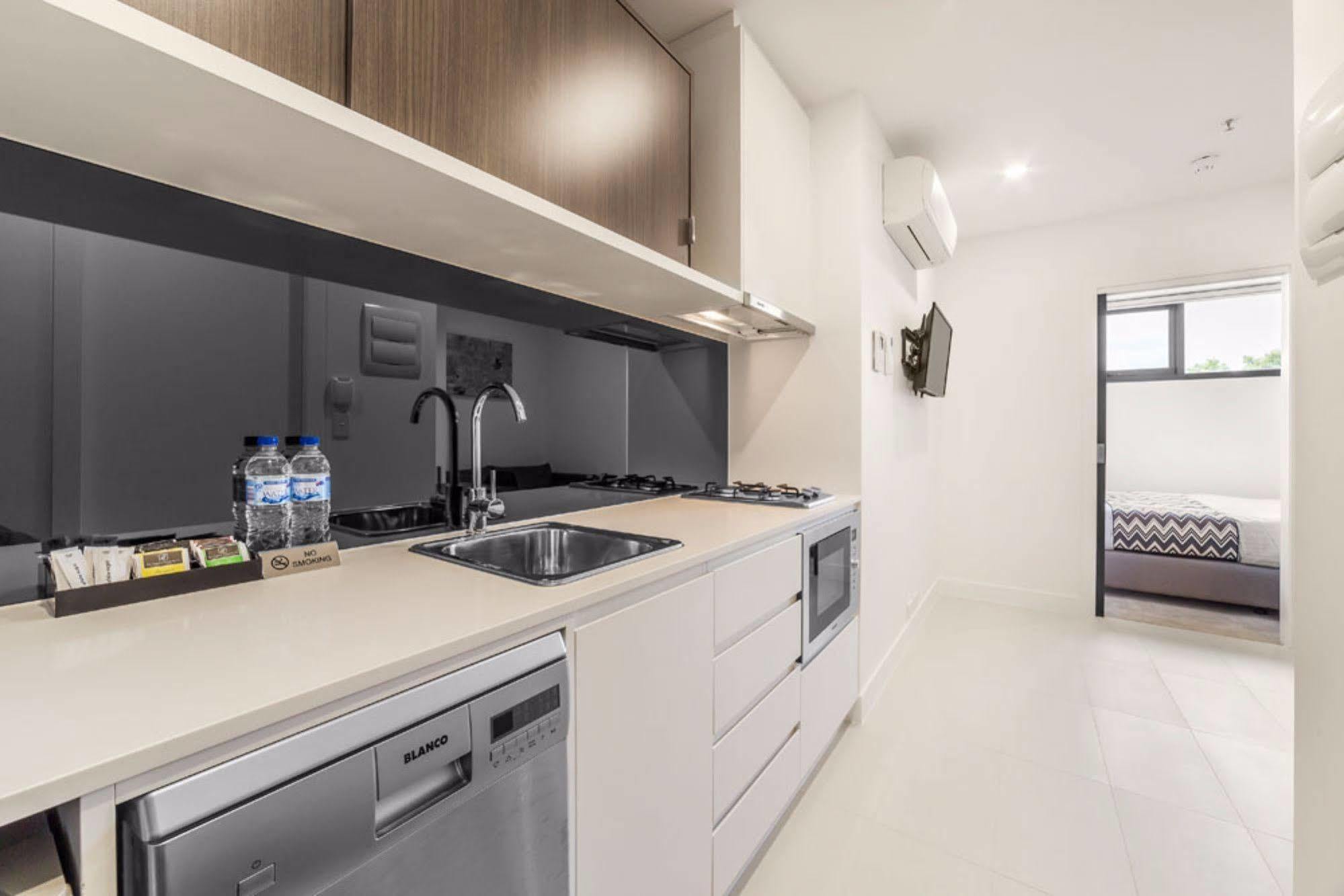 Whitehorse Apartments Hotel Бокс-Хилл Экстерьер фото