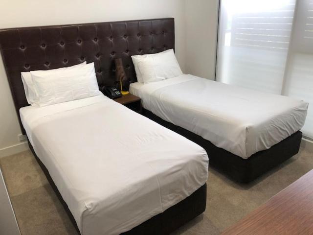 Whitehorse Apartments Hotel Бокс-Хилл Экстерьер фото